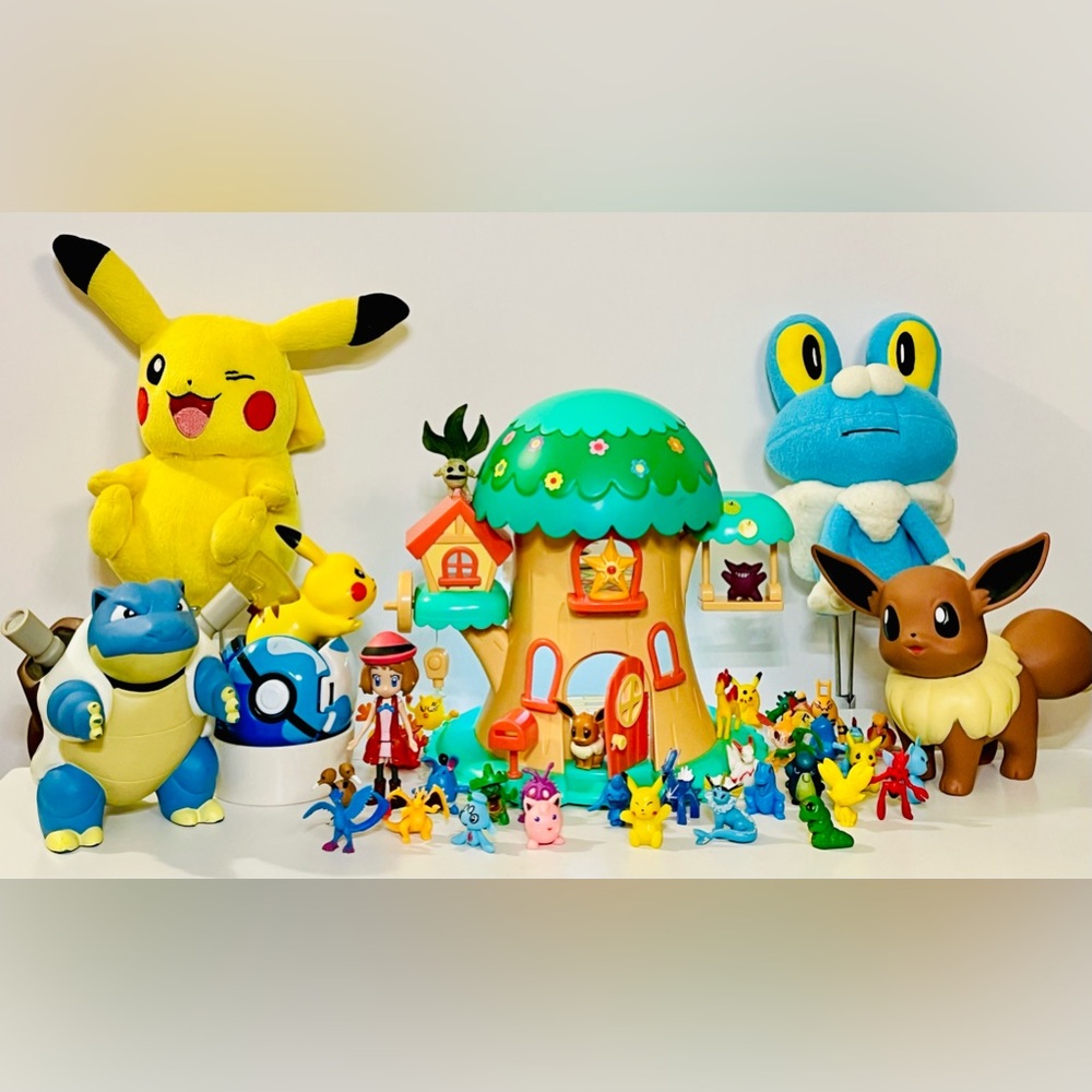 Pokemon Treehouse + 43 Figures + 2 Plush ++